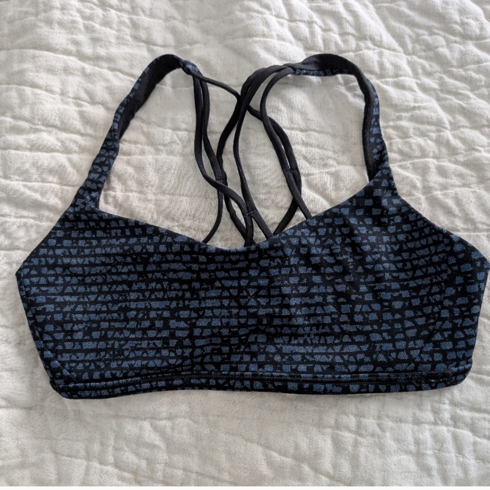 lululemon Free To Be Zen Bra in desert teal/almond lake print